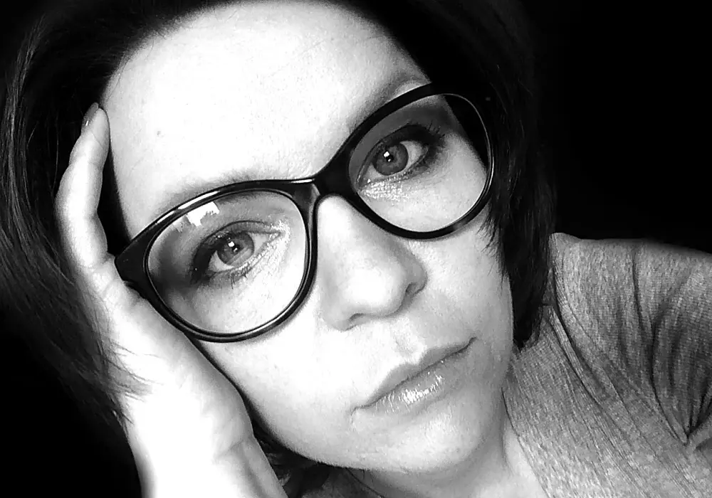 Cytaty o facetach, którzy ranią: zrozumienie emocjonalnego bólu w relacjach