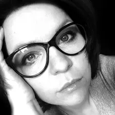 Cytaty o facetach, którzy ranią: zrozumienie emocjonalnego bólu w relacjach